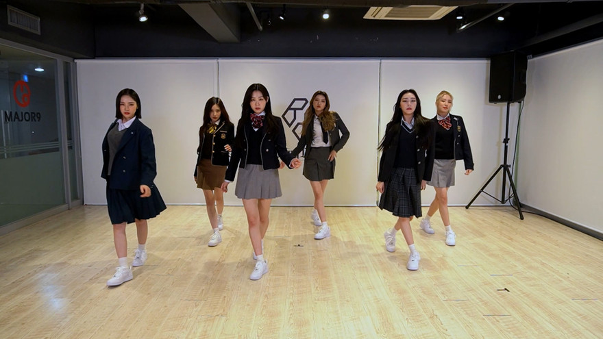 Nhóm nhạc Bling Bling thuộc thế hệ thứ tư của K-Pop