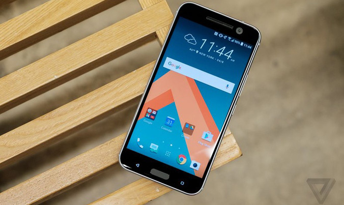 HTC 10 có thiết kế giao thoa giữa M9 và A9. HTC cho biết họ tạo sản phẩm dựa trên phản hồi của người dùng.