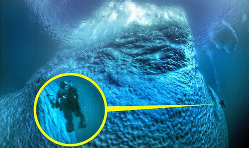 Nhiếp ảnh gia Tobias Friedrich trở nên nhỏ bé trước núi băng trước mặt.