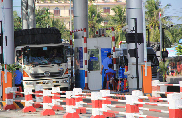 Trạm thu phí Cai Lậy sáng 2/12 vắng bóng công an.