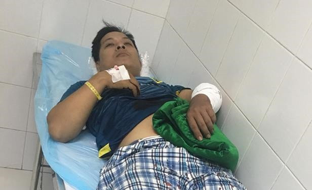 Anh Tân nhập viện do bị chém.