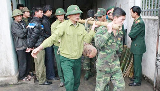 Lực lượng Công binh di dời 3 quả bom an toàn.