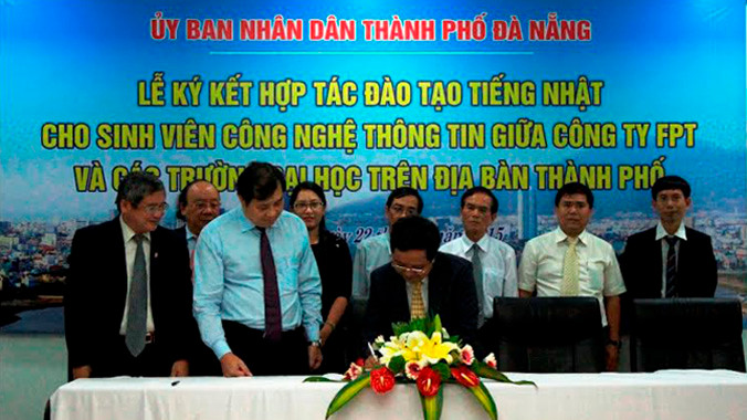 Lễ ký thỏa thuận về việc dạy tiếng Nhật và giải quyết việc làm cho sinh viên ngành CNTT ngày 22/9.