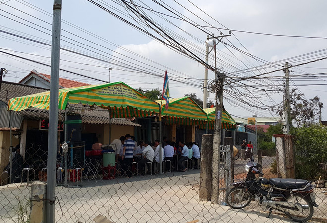 Đám tang tại nhà Trung