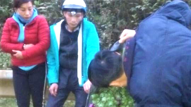 Thắng chở vợ cùng lô thuốc phiện bị công an phát hiện