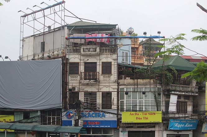 Việc thu hồi hơn 400 bảng quảng cáo để đấu thầu có thể đẩy các doanh nghiệp quảng cáo sở hữu đến nguy cơ phá sản.