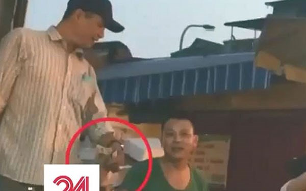 Bảo kê tại chợ Long Biên. Ảnh: Clip VTV