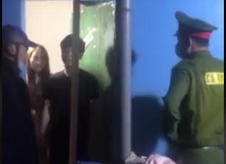 Cảnh sát có mặt tại khu vực phòng trọ.