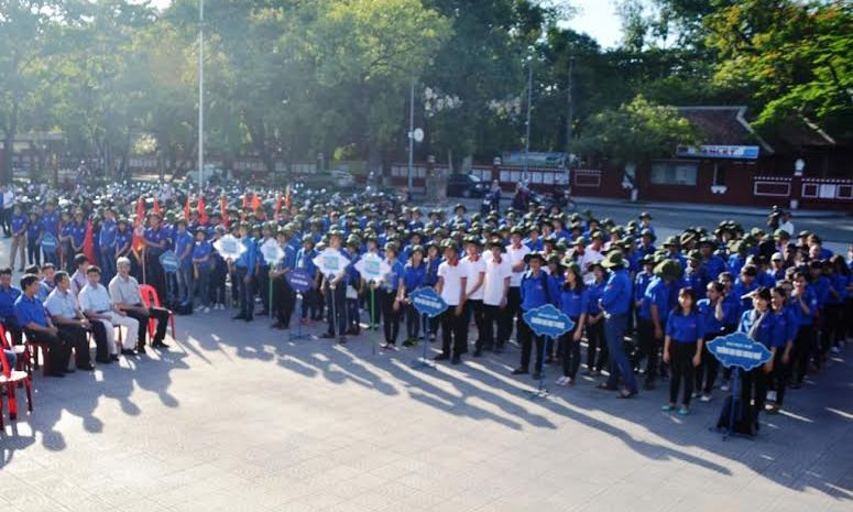 Đông đảo ĐVTN tham gia chiến dịch hè tình nguyện 2016. 