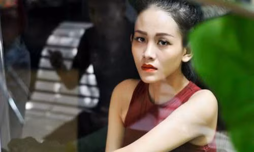 Mẫu nude Kim Phượng bất ngờ vì chưa nhận được thông tin không khởi tố 