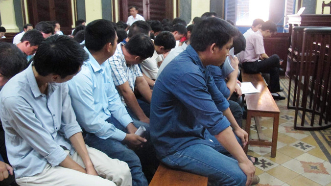 Các bị cáo trong đường dây tổ chức, đánh bạc quy mô lớn qua M88 tại tòa. Ảnh Việt Văn.