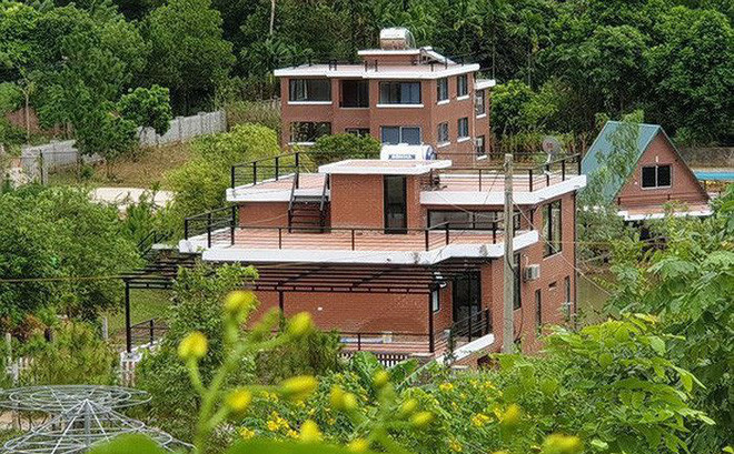Nhiều biệt thự hoành tráng mọc lên trên đất rừng Sóc Sơn