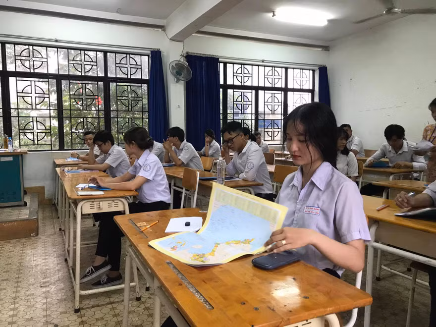 Đề thi, đáp án đầy đủ môn VẬT LÝ tốt nghiệp THPT 2020