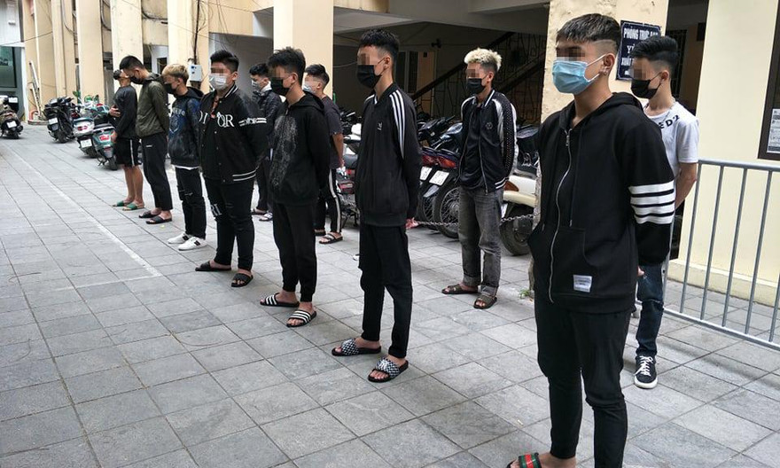 6 thanh thiếu niên bị tạm giữ hình sự.