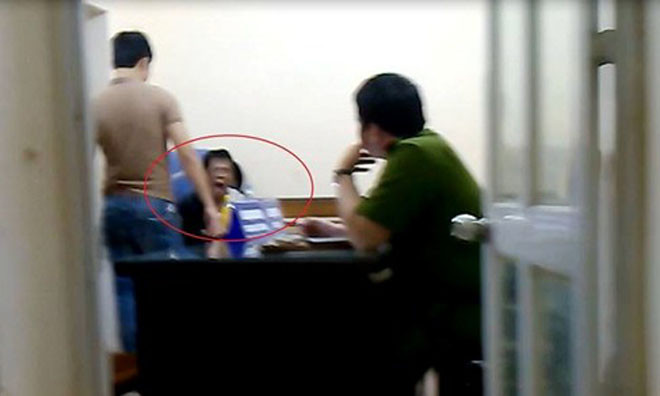 Đối tượng Phạm Xuân Sơn tại công an phường Thịnh Quang. Ảnh: Zing.