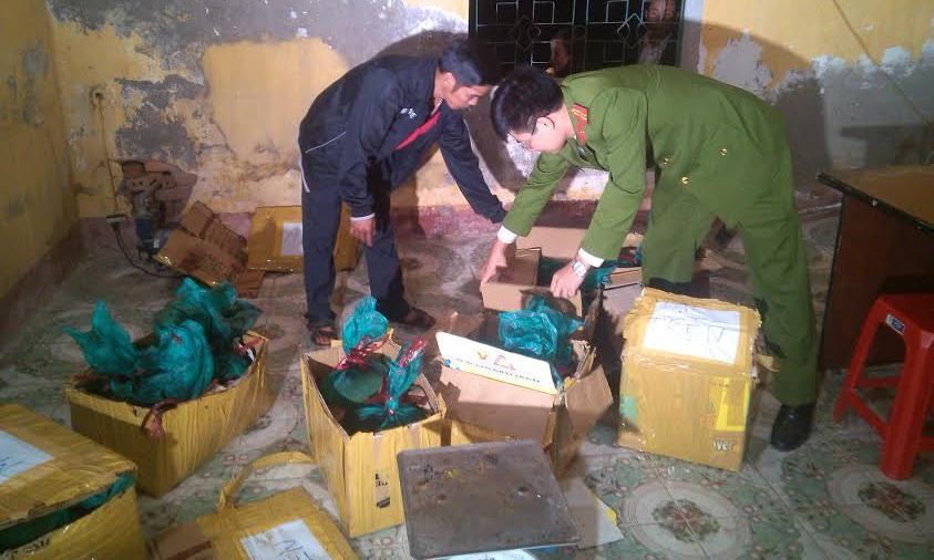 Số cá thể Tê tê trên xe khách bị lực lượng CSGT thu giữ.