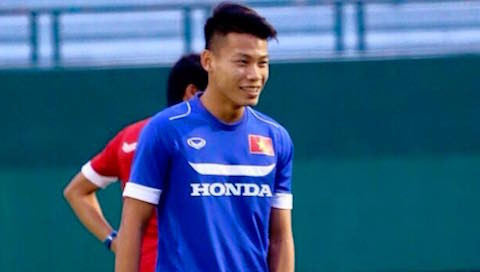 Trung vệ của Long An bị gãy mũi trước giờ ra trận