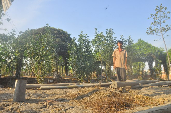 Khu vực ông Bỉ dựng chòi chứa vật tư nuôi trồng và nuôi nhốt vịt.