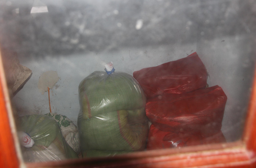 Số gạo được niêm phong tại UBND xã Phước Trà.