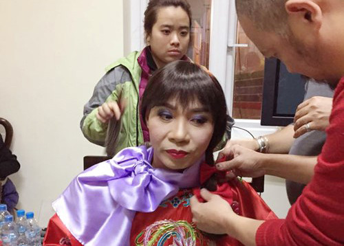 “Cô Đẩu” Công Lý duyên dáng trong tranh phục mới của nhà thiết kế Đức Hùng.