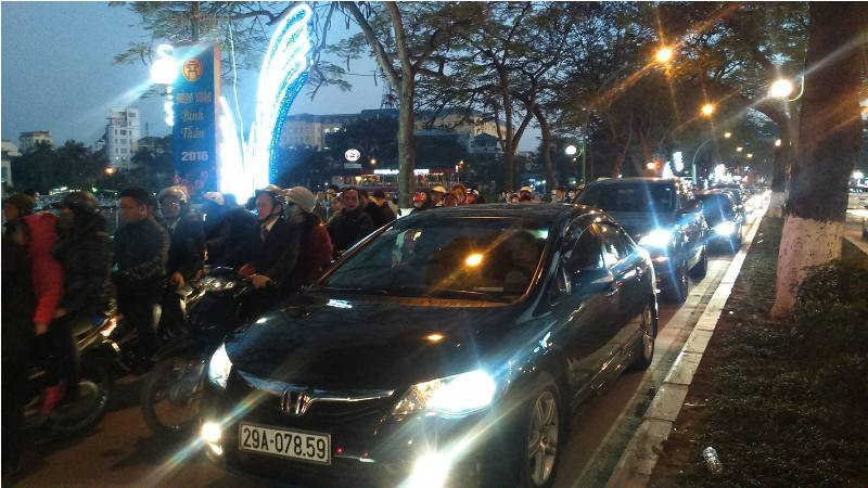 Đường Thanh Niên tắc nghẽn chiều mồng một Tết