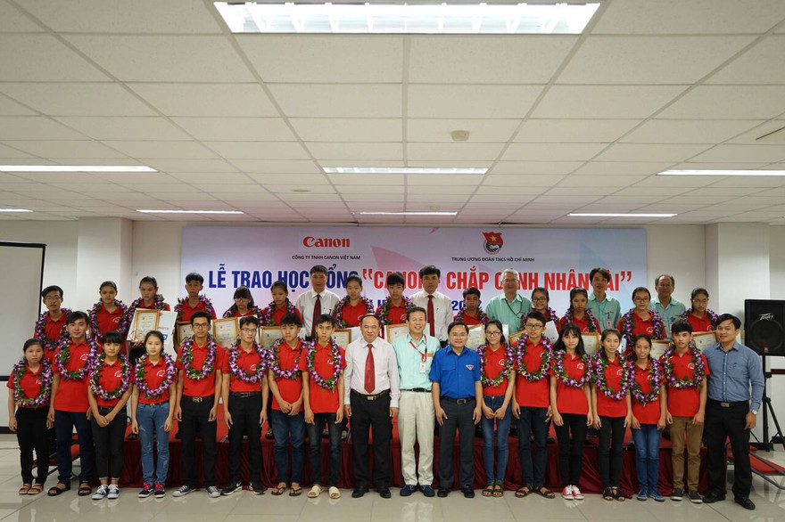 Trung ương Đoàn và Canon trao học bổng chắp cánh nhân tài