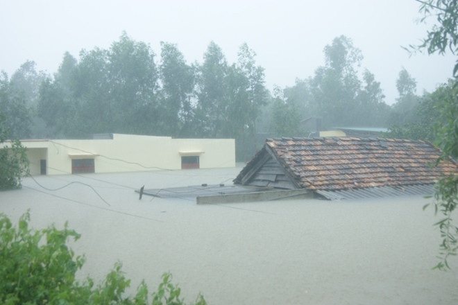 Các tuyến đường ở TP.Đồng Hới biến thành sông.