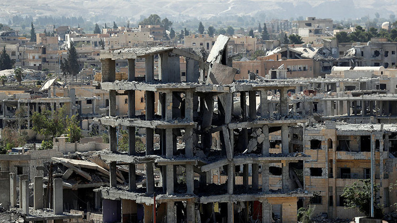 Raqqa tan hoang do chiến tranh tàn phá. Ảnh: Reuters