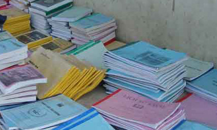 Giáo trình, tài liệu photo tràn lan tại các tiệm photocopy.