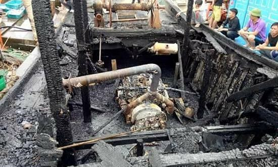 Rò khí gas, tàu cá cháy rụi