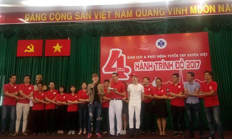 Ban chiến dịch Hành trình Đỏ Quốc gia giao lưu gặp mặt ứng cử viên và phát động tuyển quân Hành trình Đỏ 2017 tại TPHCM.