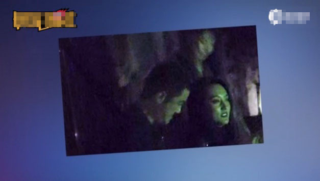 Lý Á Bằng lộ ảnh thân mật với người phụ nữ lạ mặt.