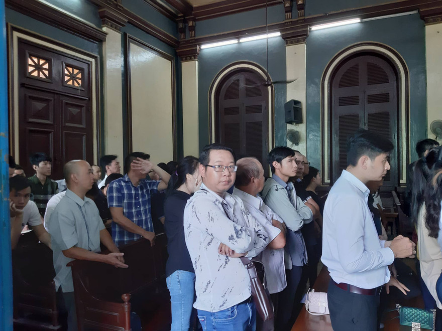 Các kỹ sư, Việt kiều, nhân viên... nay thành bị cáo tại tòa. Ảnh: Tân Châu