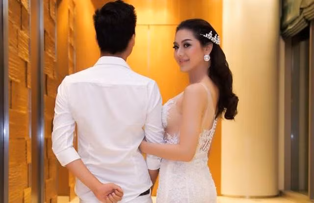 Lâm Khánh Chi tiết lộ say nắng người đàn ông có tên V.T khi tham gia một gameshow vào năm 2015 tại Thái Lan. 