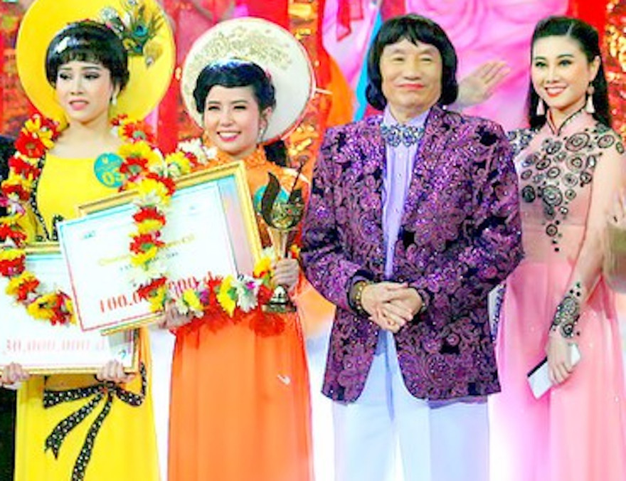 Cô gái xinh đẹp người Tiền Giang đoạt Chuông Vàng vọng cổ