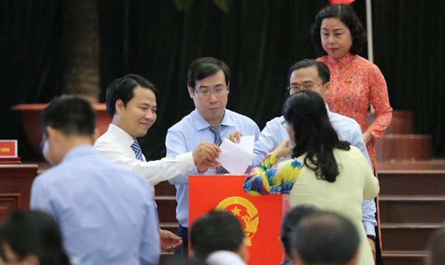 Miễn nhiệm 3 Uỷ viên UBND TPHCM