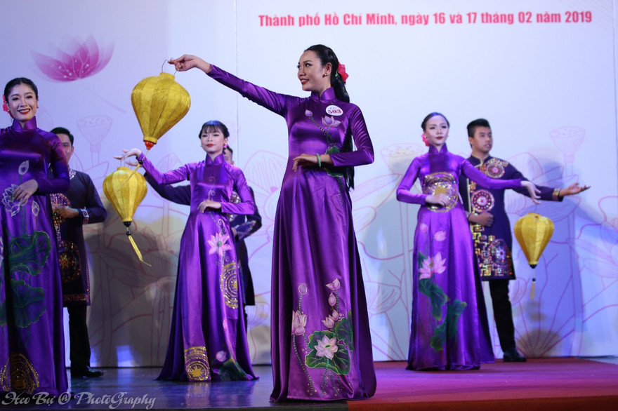 79 tuổi còn tham dự cuộc thi “Duyên dáng áo dài”