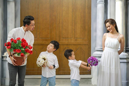 Chồng viết tâm thư đậm chất ngôn tình cho Lâm Vỹ Dạ khiến người đọc 'tan chảy'