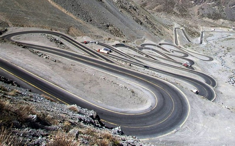 1001 thắc mắc: Sao không làm đường thẳng tắp lên đỉnh núi?