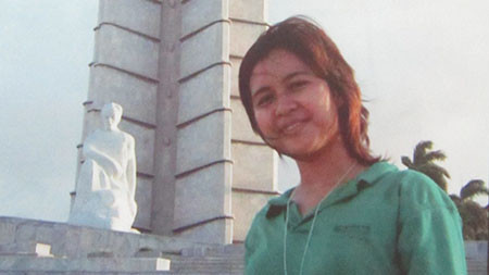 H'Linh tại Quảng trường Cách mạng Cuba.