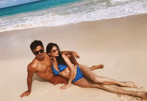 Những ngày đầu năm mới, Pia Wurtzbach và bạn trai - Marlon Stockinger - tận hưởng kỳ nghỉ ở biển Hawaii. Người đẹp thường xuyên đăng hình ảnh lên trang cá nhân.