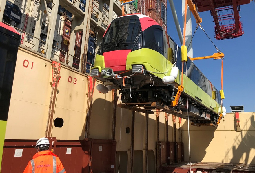 Hình ảnh đoàn tàu metro Nhổn - ga Hà Nội rời cảng Pháp về Việt Nam
