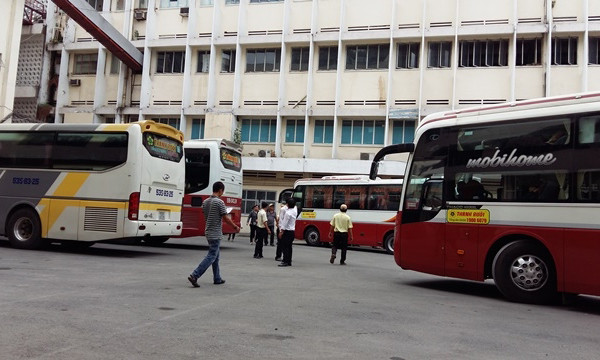 Khu đất số 1 đường Vĩnh Viễn, quận 10, TP.HCM bị tố là nơi được Công ty Thành Bưởi lập bến xe đón trả khách nhưng TTGT không xử lý nghiêm. Ảnh: Baogiaothong