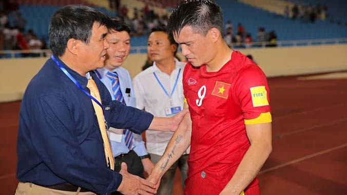 Công Vinh buồn bã sau khi ĐTVN bị gỡ hòa phút cuối. Ảnh: Gia Hưng.