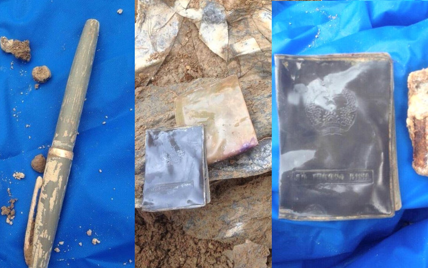 Các di vật như bút, ví da… được phát hiện kèm với hài cốt các liệt sĩ. Ảnh: QT