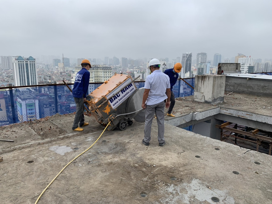 Tiếp tục khởi động máy cắt kim cương xử lý sai phạm công trình 8B Lê Trực