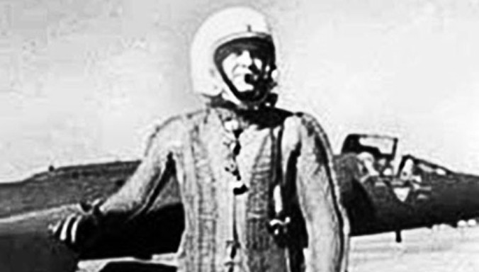 Điệp viên CIA Francis Powers trước khi cất cánh.