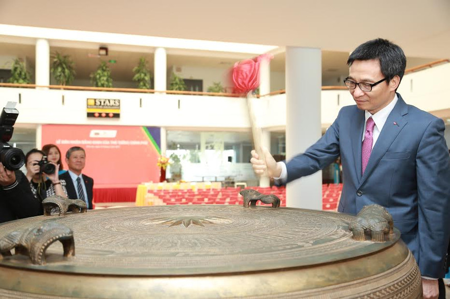 Phó Thủ tướng Chính phủ Vũ Đức Đam đến thăm và làm việc với Đại học FPT cơ sở Hòa Lạc.