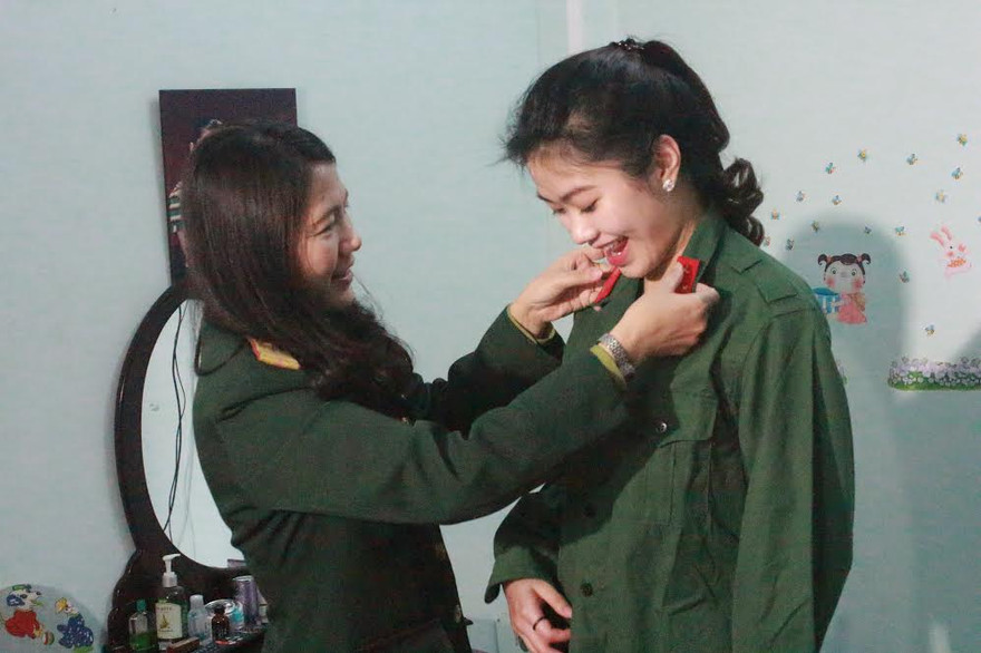 Lê Thị Thùy Linh và mẹ. Ảnh: Hoàng Lam