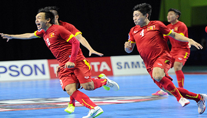Mong rằng niềm vui này sẽ tái hiện với futsal Việt Nam sau trận bán kết. Ảnh: Quang Thắng.